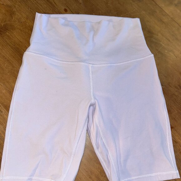 Lululemon Wunder Train High Rise 8" shorts, Size 4, Lilac - Picture 1 of 3